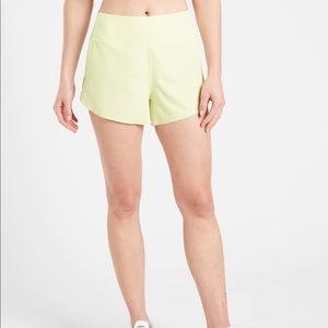 Athleta Run With It 3.5” tequila green short
